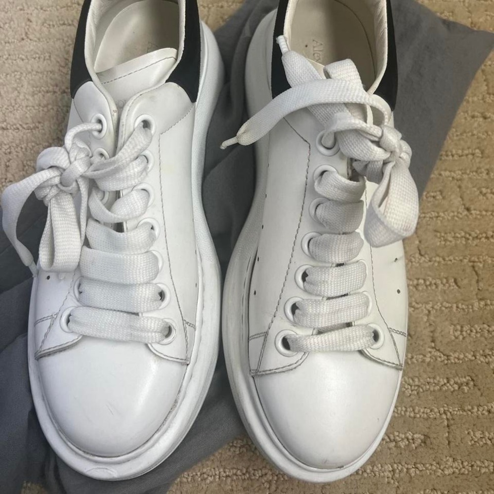 Alexander McQueen sneaker in white‎ with black